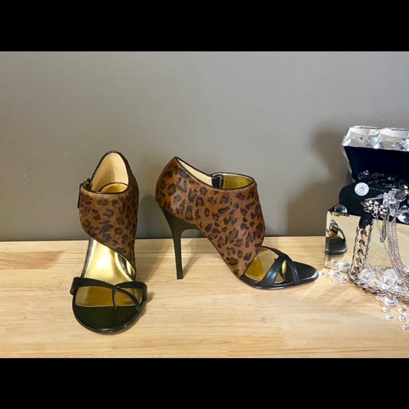 🔻SALE🔻CHARLES DAVID🔹NEW IN BOX • GENUINE LEATHER - Picture 2 of 12